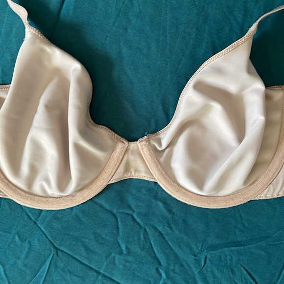Victoria Secret UNLINED, underwire semi Demi silky smooth bra, 34D - Picture 4 of 9